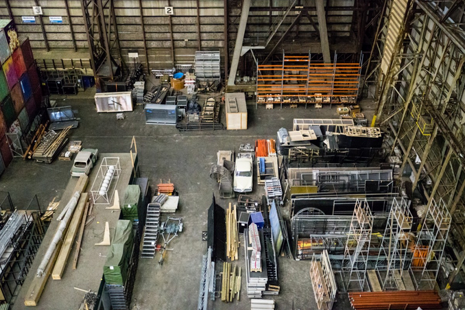 五金跟钣金有什么不同?钣金切割用的是割刀吗?