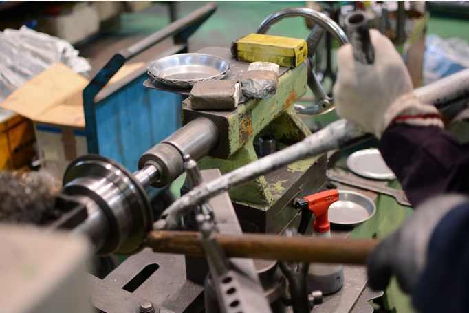 钣金加工该如何选择合适的材料？-钣金加工珠海机箱机柜设备外壳激光切割彩神网页